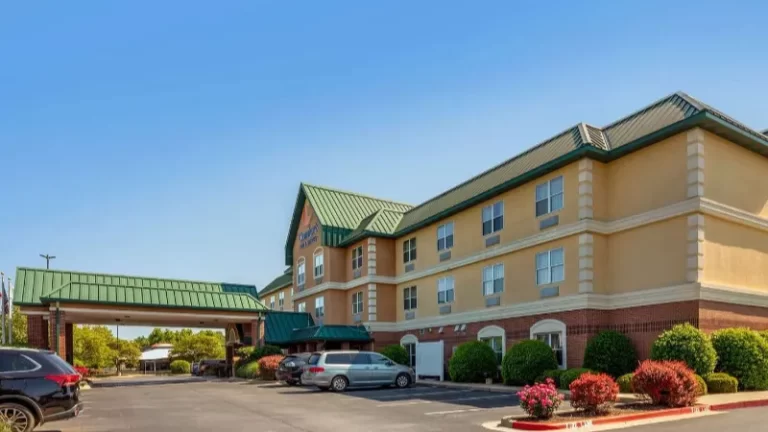 Comfort Inn & Suites Fayetteville – University Area
