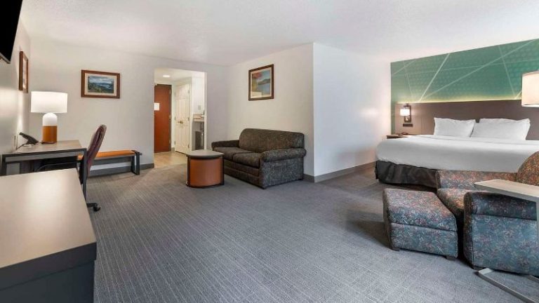 Comfort Inn & Suites