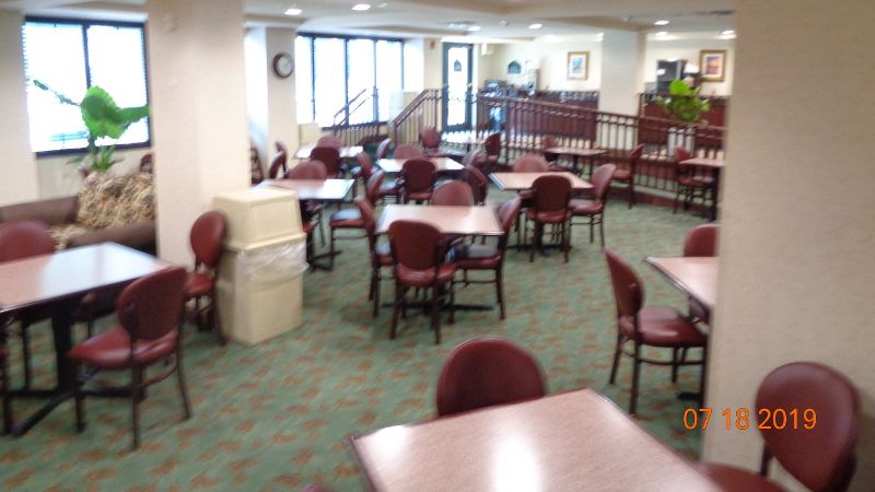 Comfort Inn & Suites, room with private jacuzzi, photo 6
