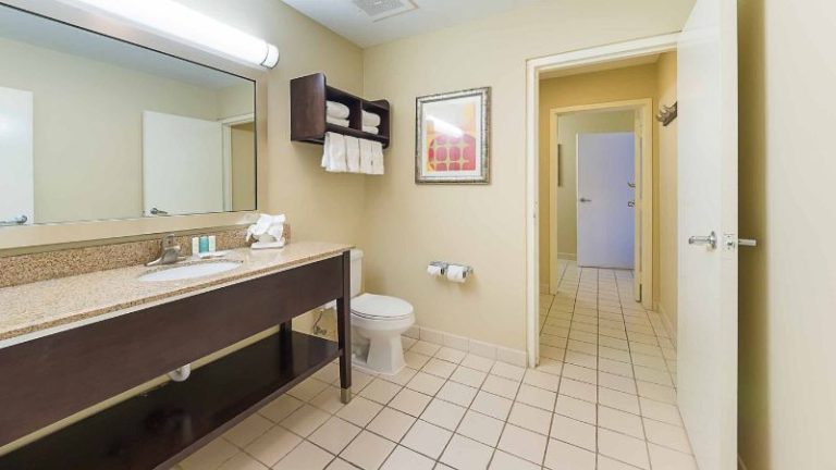 Comfort Suites Beachside