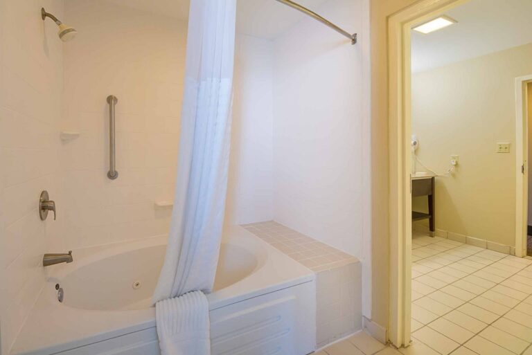 Comfort Suites Beachside