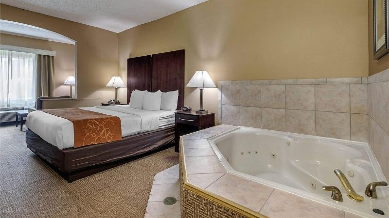 Comfort Suites The Colony1 - jacuzzi hotel room