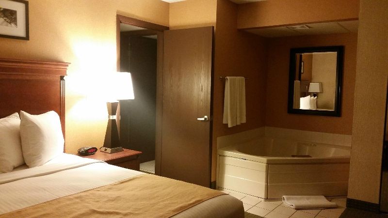 Country Inn & Suites by Radisson, Traverse City, MI
