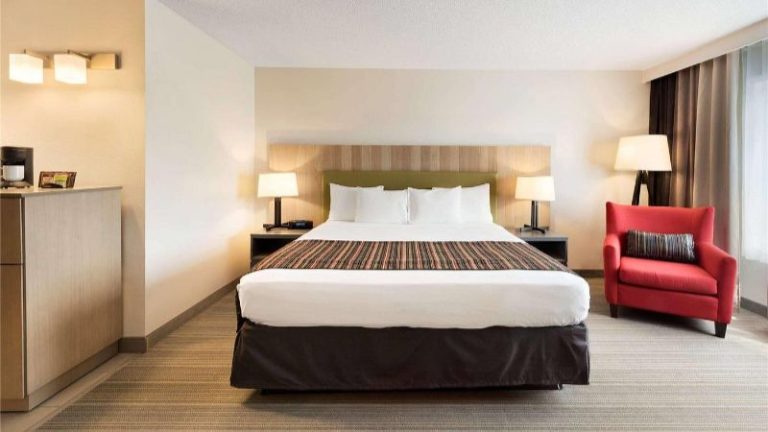 Country Inn & Suites by Radisson, Chippewa Falls