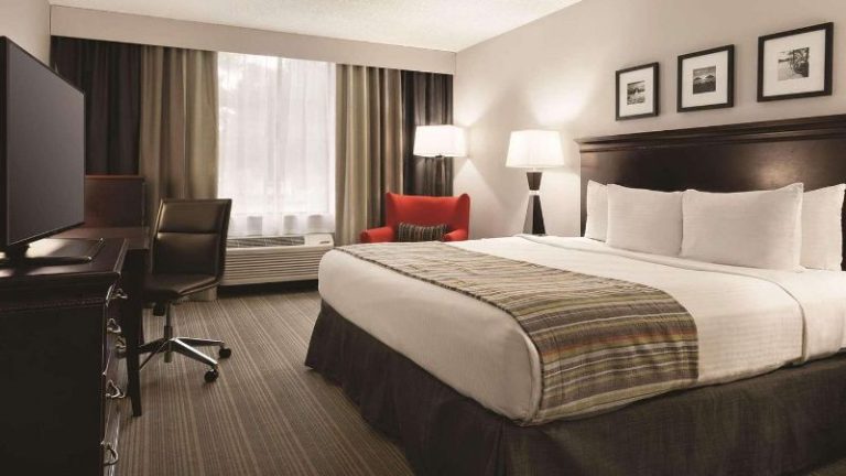 Country Inn & Suites by Radisson, Traverse City, MI
