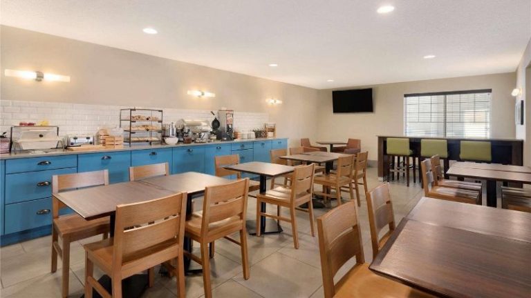 Country Inn & Suites by Radisson, Chippewa Falls