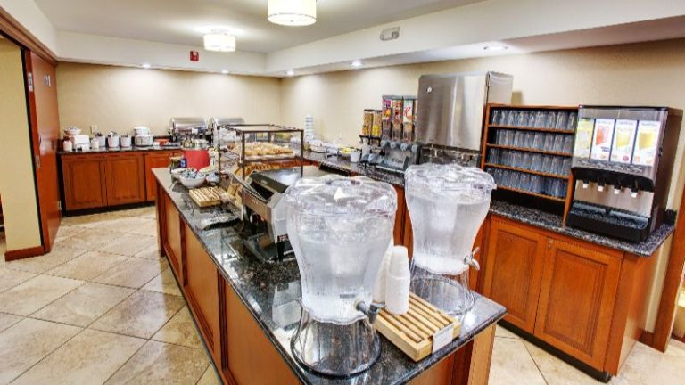 Country Inn & Suites by Radisson, Traverse City, MI