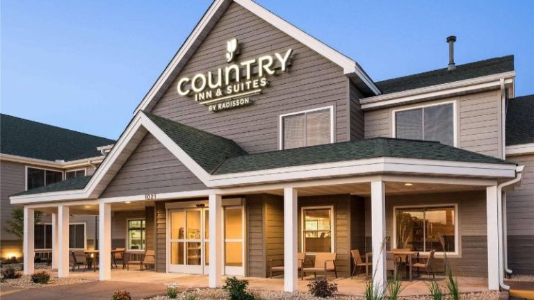 Country Inn & Suites by Radisson, Chippewa Falls
