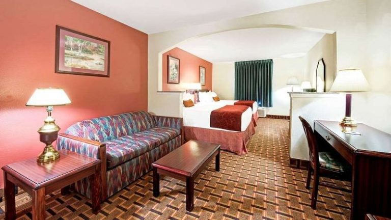Days Inn by Wyndham Dallas Plano
