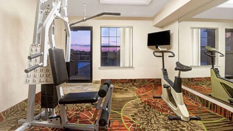 Days Inn by Wyndham Dallas Plano