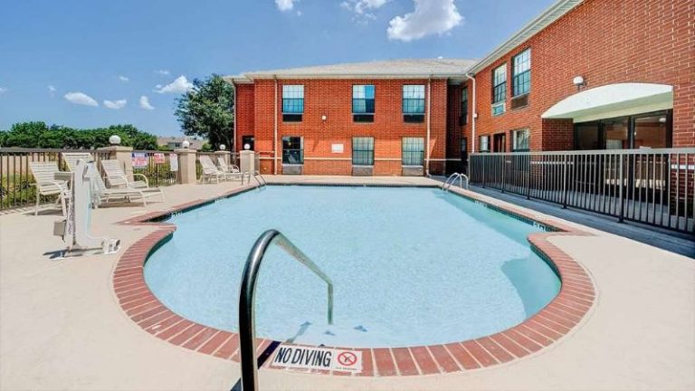 Days Inn by Wyndham Dallas Plano