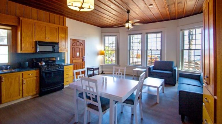 Edgewater Beach Inn