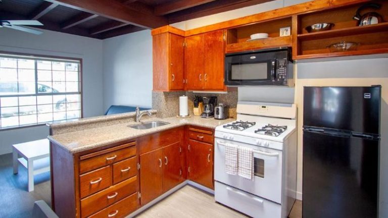 Edgewater Beach Inn