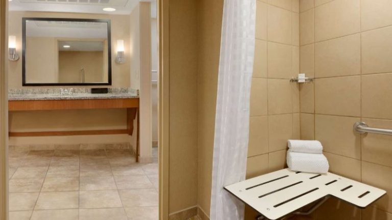 Embassy Suites by Hilton Kansas City International Airport
