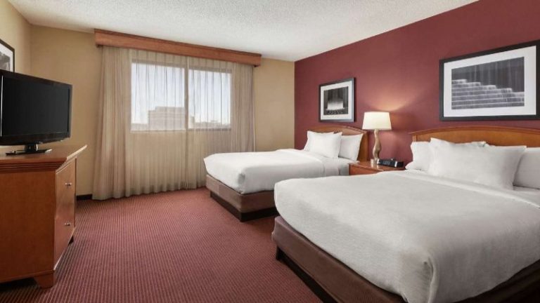 Embassy Suites by Hilton Kansas City International Airport