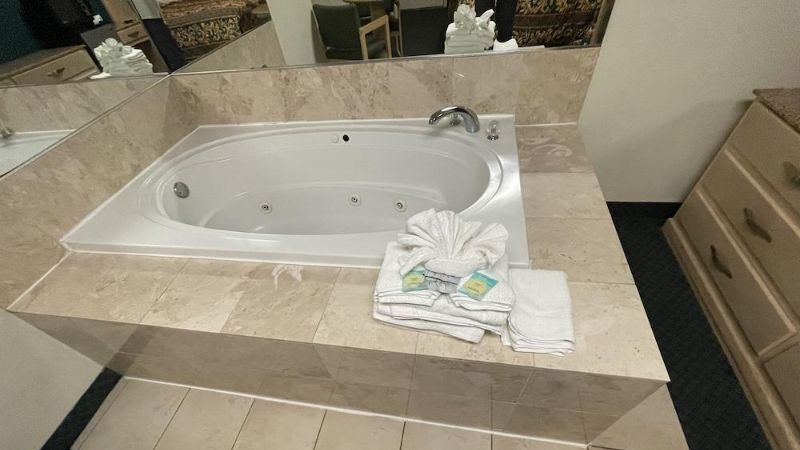 Empire Inn & Suites – Atlantic City/Absecon, room with private jacuzzi, photo 1