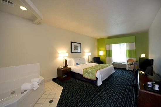 Fairfield Inn & Suites Traverse City, room with private jacuzzi