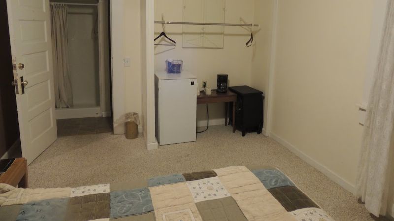Foster Lake Inn, room with private jacuzzi, photo 2