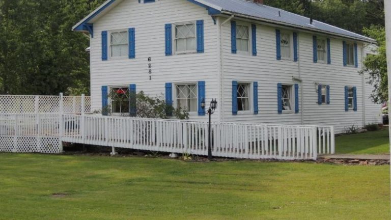 Foster Lake Inn