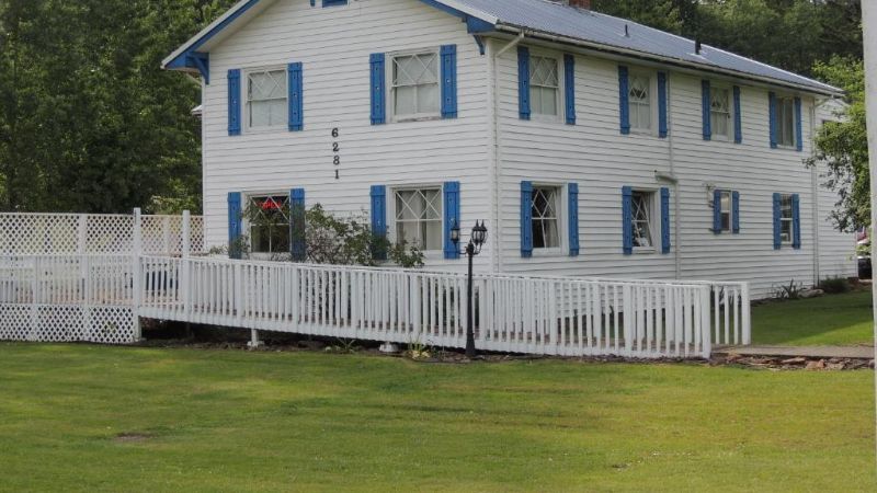 Foster Lake Inn, room with private jacuzzi, photo 5