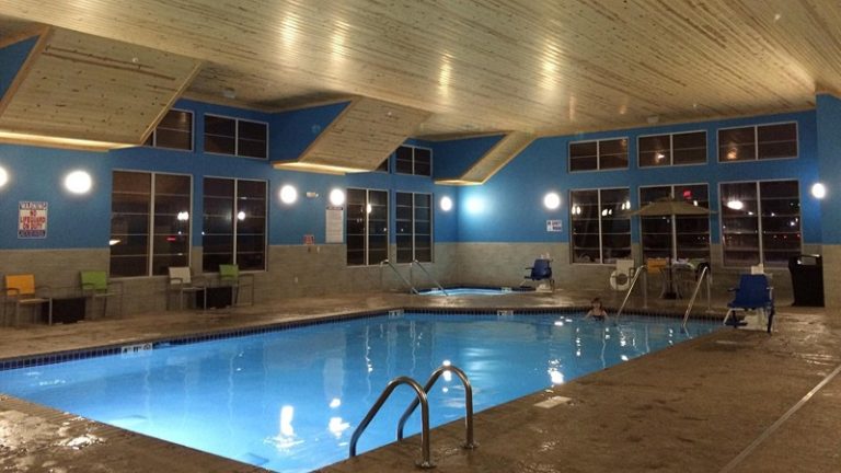 Gateway Park Hotel & Suites