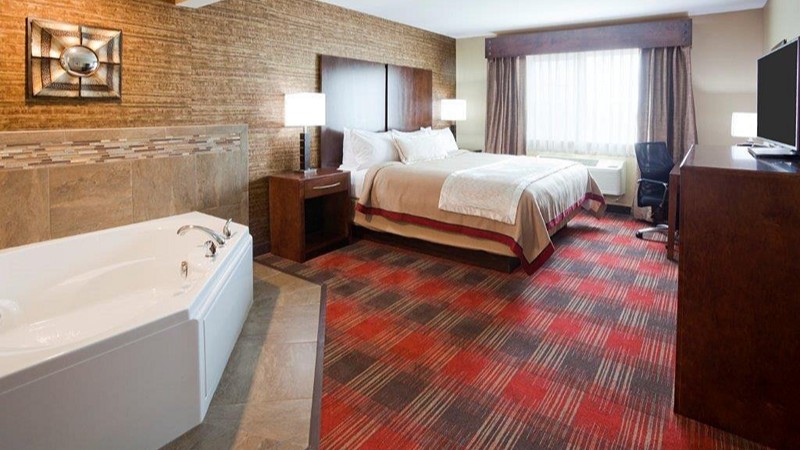 Gateway Park Hotel & Suites