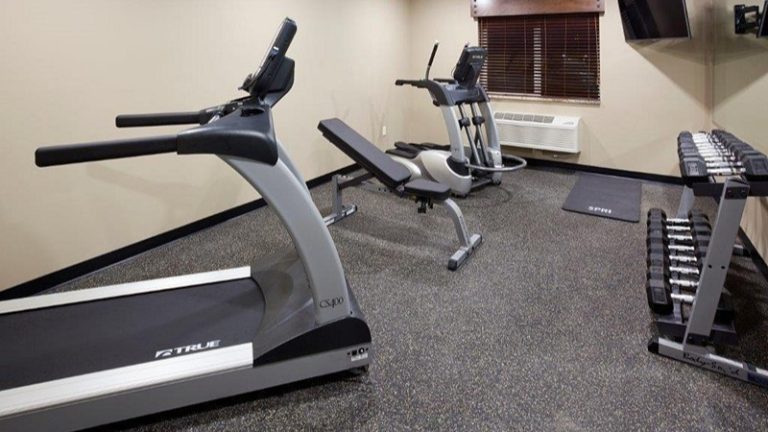 Gateway Park Hotel & Suites