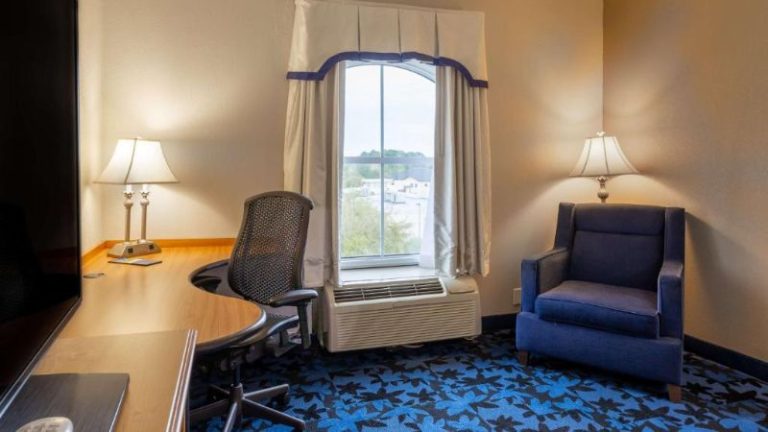 Hampton Inn & Suites Jacksonville Deerwood Park