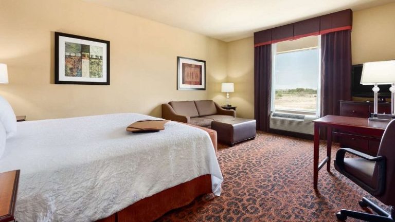 Hampton Inn & Suites Mission