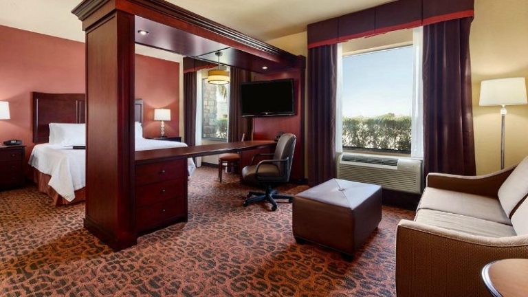Hampton Inn & Suites Mission