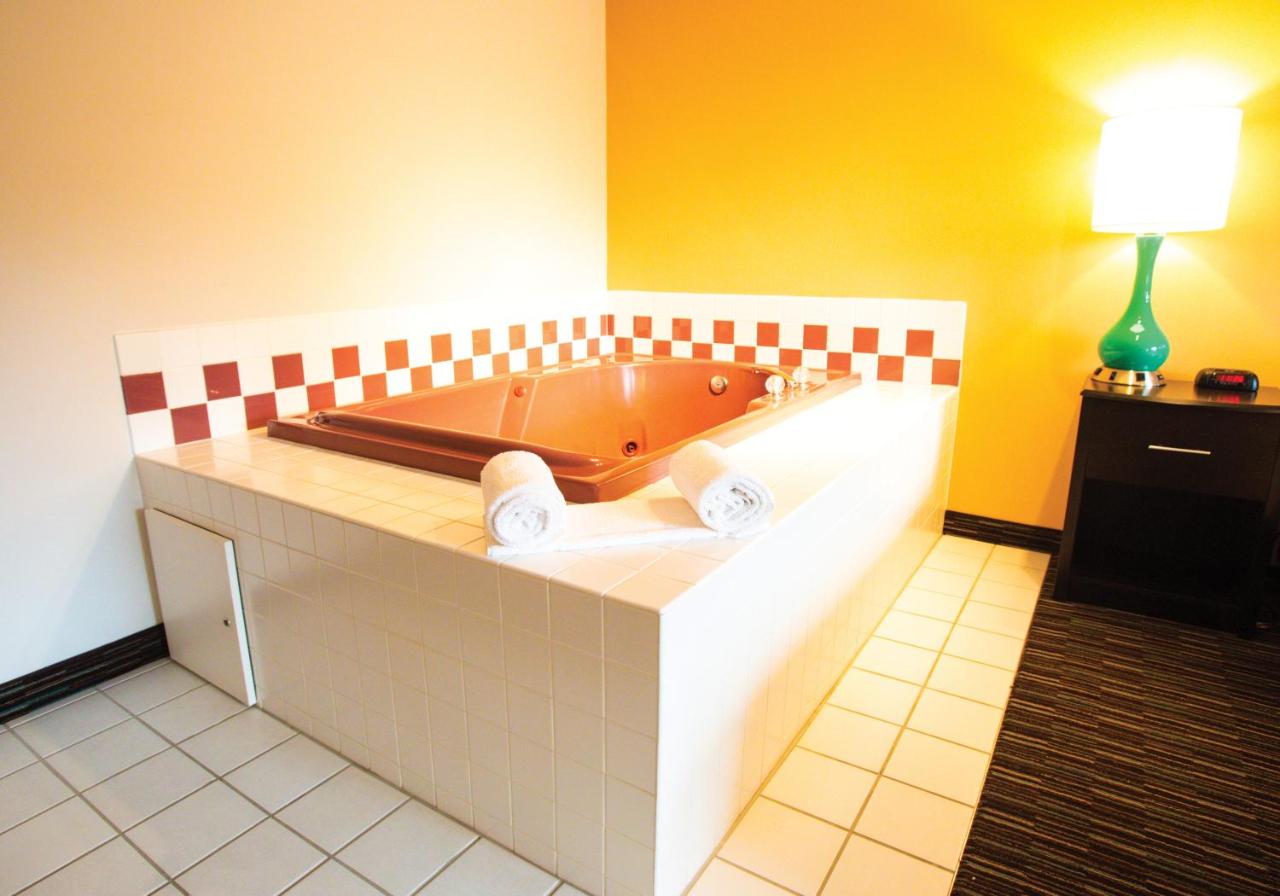 Jacuzzi Rooms Eugene Oregon