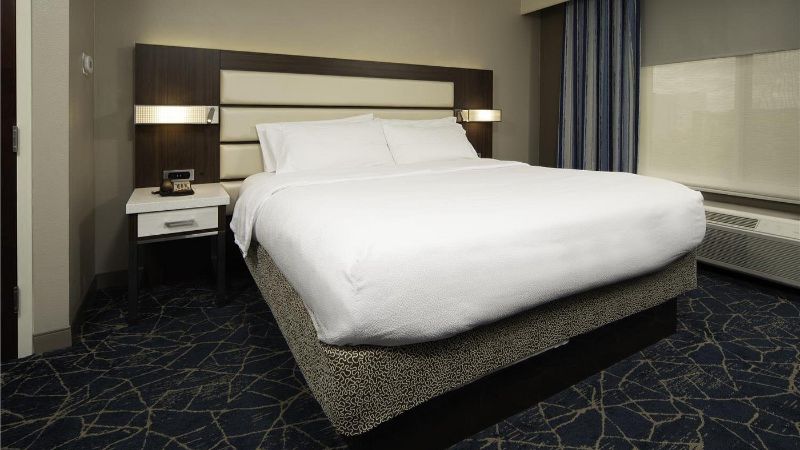 Hilton Garden Inn Fayetteville Fort Liberty, room with private jacuzzi, photo 4