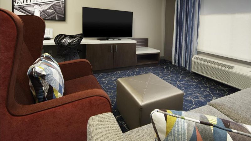 Hilton Garden Inn Fayetteville Fort Liberty, room with private jacuzzi, photo 5