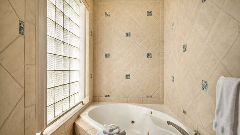 Hilton Garden Inn McAllen Airport - jacuzzi hotel room