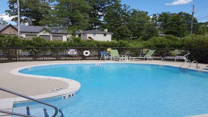 Holiday Inn Express Boone, an IHG Hotel, room with private jacuzzi, photo 5