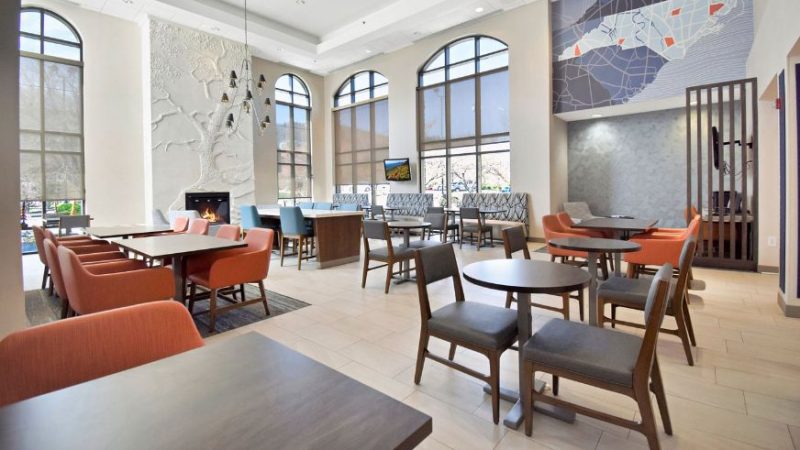 Holiday Inn Express Boone, an IHG Hotel, room with private jacuzzi, photo 4