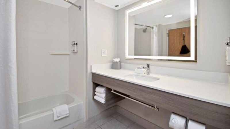 Holiday Inn Express Boone, an IHG Hotel, room with private jacuzzi, photo 3