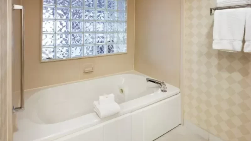 Holiday Inn Express Boone, an IHG Hotel, room with private jacuzzi, photo 1