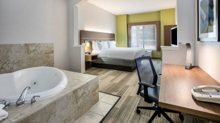 Holiday Inn Express & Suites Dallas – Grand Prairie I-20 By IHG