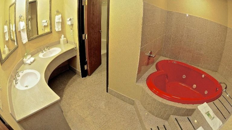 Holiday Inn Express & Suites St. Louis West – Fenton By IHG