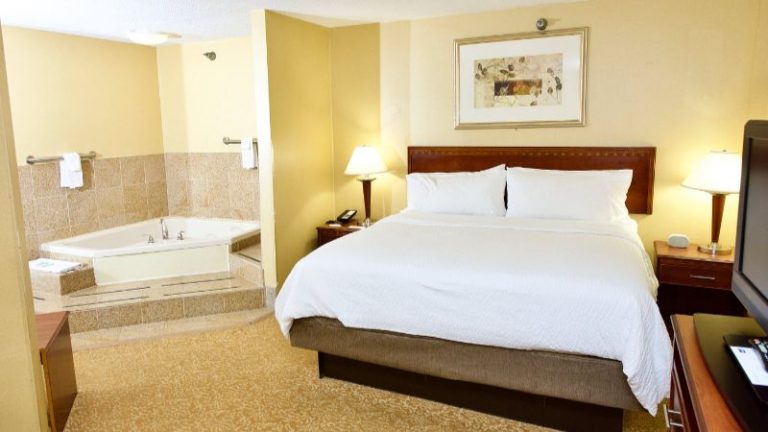 Holiday Inn Express & Suites St. Louis West – Fenton By IHG