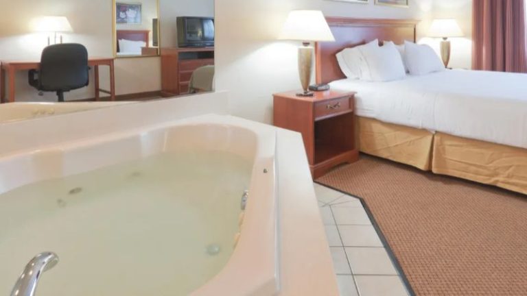 Holiday Inn Express Marshall, an IHG Hotel