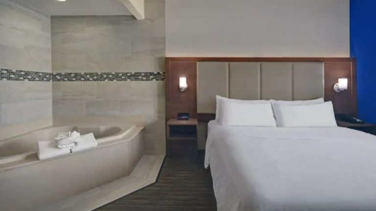 Holiday Inn Express Marshall, an IHG Hotel