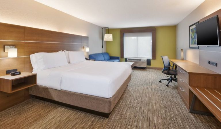 Holiday Inn Express & Suites Chesapeake, an IHG Hotel