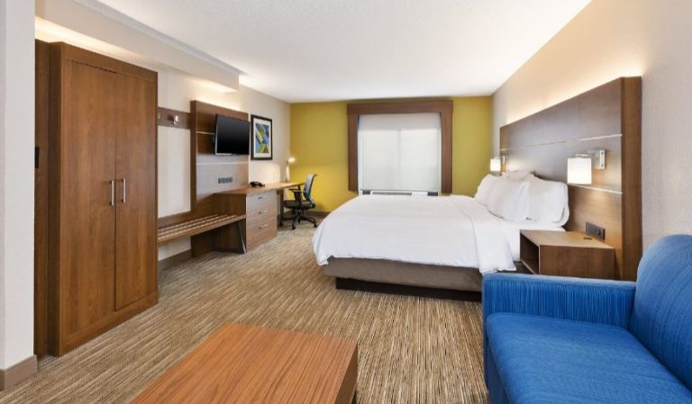 Holiday Inn Express & Suites Chesapeake, an IHG Hotel