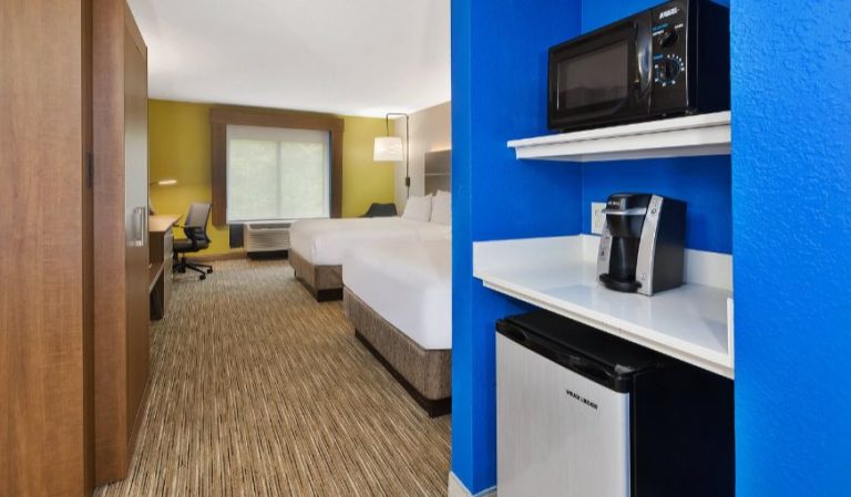 Holiday Inn Express & Suites Chesapeake, an IHG Hotel