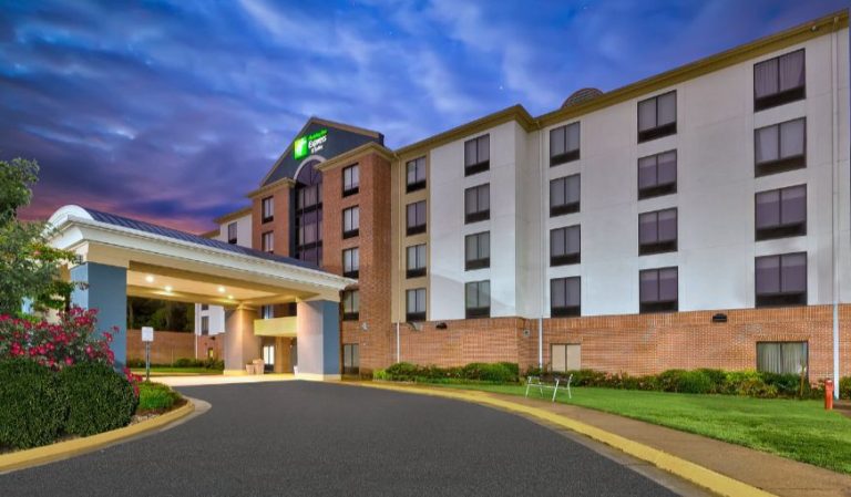 Holiday Inn Express & Suites Chesapeake, an IHG Hotel