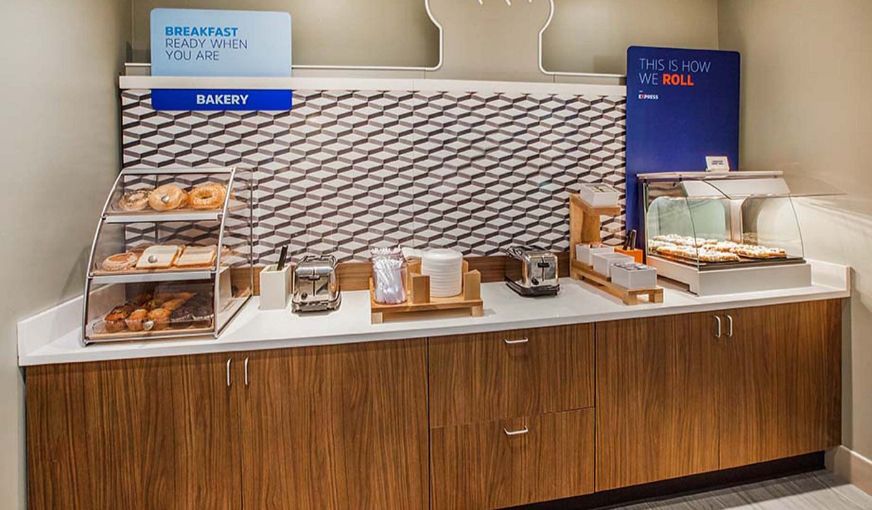 Holiday Inn Express & Suites Chesapeake, an IHG Hotel, photo 8