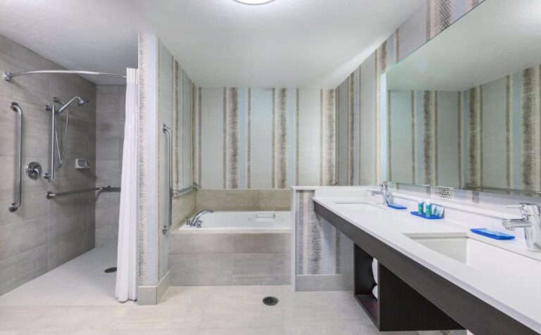 Holiday Inn Express & Suites Eugene Downtown – University, an IHG Hotel