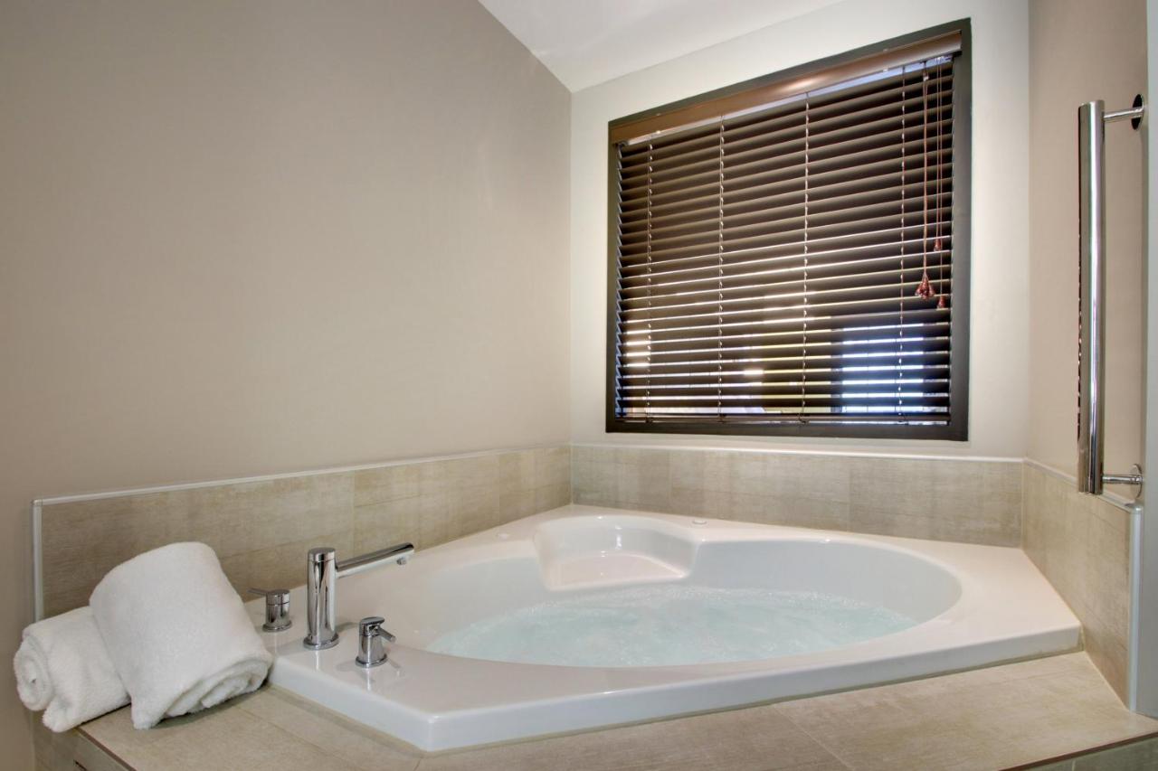 Elite Jacuzzi Suite at Protur Roquetas Hotel 5*